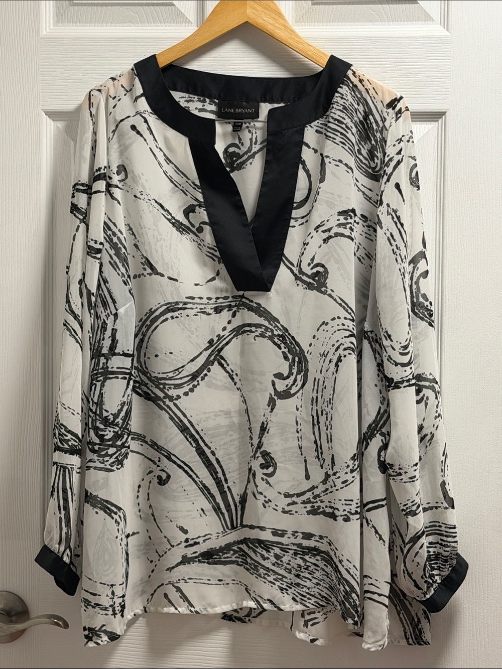 Lane Bryant White and Black Swirl Print V-Neck Tunic